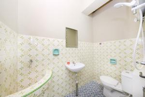 Koupelna v ubytování OYO 507 Aikka Hotel