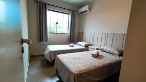 Postel nebo postele na pokoji v ubytování Apartamento a 500mt do mar, perto do Beto Carrero, com ar condicionado