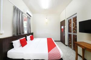 Postel nebo postele na pokoji v ubytování OYO 507 Aikka Hotel