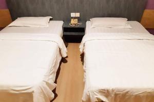 Postel nebo postele na pokoji v ubytování Super OYO 43930 Hotel Esplanade
