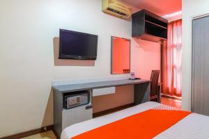 Kuchyň nebo kuchyňský kout v ubytování Super OYO 43930 Hotel Esplanade