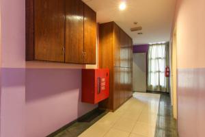 Kuchyň nebo kuchyňský kout v ubytování Super OYO 43930 Hotel Esplanade