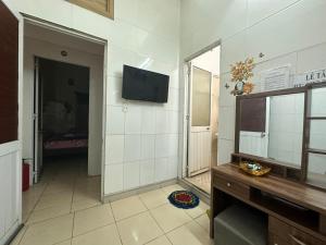 TV a/nebo společenská místnost v ubytování SPOT ON 1188 Motel Hoa Cam