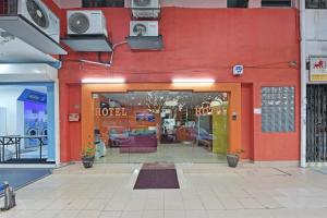 Posezení v ubytování OYO 90732 New Hotel 33