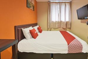 Postel nebo postele na pokoji v ubytování OYO 90732 New Hotel 33