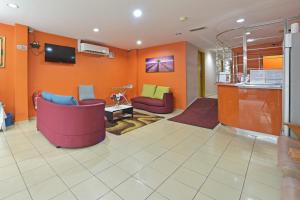 TV a/nebo společenská místnost v ubytování OYO 90732 New Hotel 33
