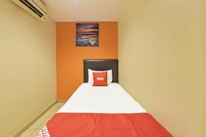 Postel nebo postele na pokoji v ubytování OYO 90732 New Hotel 33
