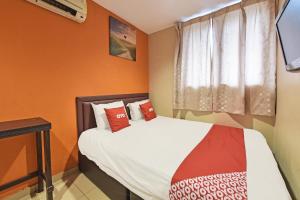 Postel nebo postele na pokoji v ubytování OYO 90732 New Hotel 33