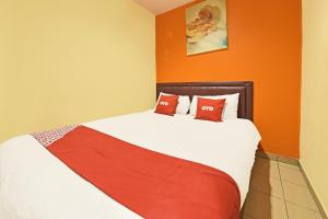 Postel nebo postele na pokoji v ubytování OYO 90732 New Hotel 33