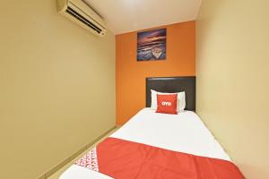 Postel nebo postele na pokoji v ubytování OYO 90732 New Hotel 33