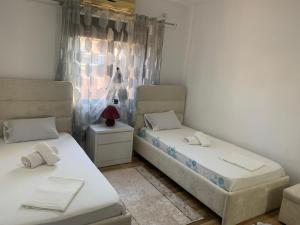 Rúm í herbergi á Flat in Berat's center