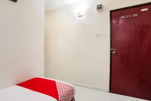 Postel nebo postele na pokoji v ubytování Super OYO 89427 Kavanas Hotel Taiping