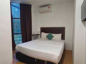 Postel nebo postele na pokoji v ubytování OYO 91053 Signature Inn Miri