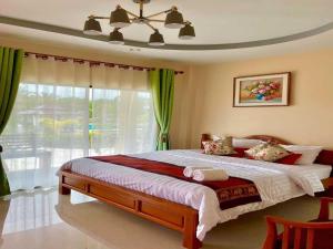 Gallery image of Capital O 75518 Baan Rose Resort Ao Luk in Ao Luk