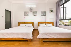 Giường trong phòng chung tại SPOT ON 806 Net Viet Homestay
