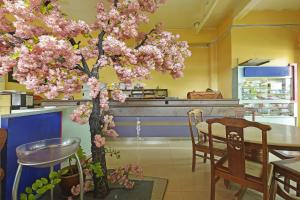 Fotografie z fotogalerie ubytování Super OYO 90494 Sam Huat Hotel v destinaci Kampong Atap