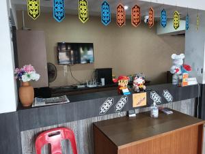 a restaurant with a counter with a counter top withentalentalentalentalentalental at Hotel O Oriental Hotel in Sarikei