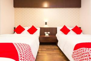 Postel nebo postele na pokoji v ubytování OYO 930 Thang Long Hotel