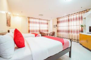 Postel nebo postele na pokoji v ubytování OYO 236 Hotel Edmundo