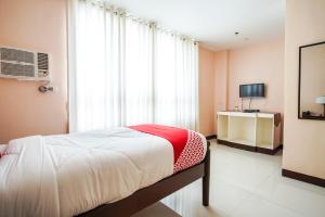 Postel nebo postele na pokoji v ubytování OYO 236 Hotel Edmundo