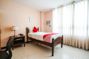 Postel nebo postele na pokoji v ubytování OYO 236 Hotel Edmundo