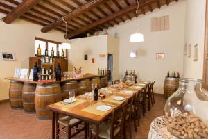 Un restaurante u otro lugar para comer en Agriturismo la Vigna