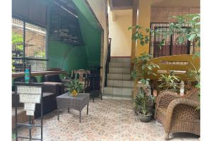 Posezení v ubytování OYO 876 Escurel Inn Boracay + 26 fotografií