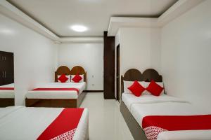 Postel nebo postele na pokoji v ubytování OYO 459 Offshore Hotel