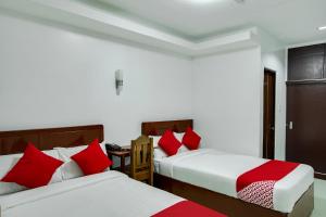 Postel nebo postele na pokoji v ubytování OYO 459 Offshore Hotel