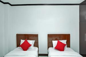 Postel nebo postele na pokoji v ubytování OYO 459 Offshore Hotel