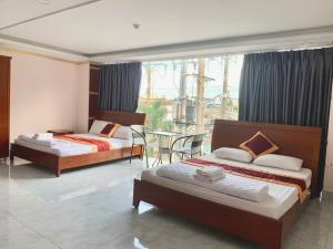 Postel nebo postele na pokoji v ubytování Nhan Duc Hotel