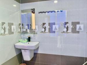Koupelna v ubytování Nhan Duc Hotel
