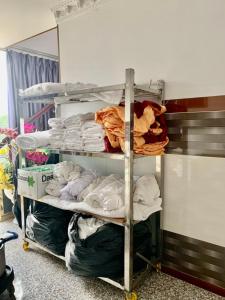 Postel nebo postele na pokoji v ubytování Nhan Duc Hotel