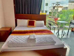 Postel nebo postele na pokoji v ubytování Nhan Duc Hotel