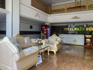 Posezení v ubytování Nhan Duc Hotel