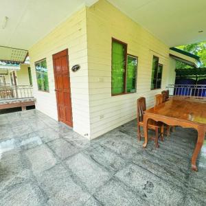 Photo de la galerie de l'établissement OYO 75497 Uncle Odd Talay View Resort (Nakhon Nayok), à Ban Khao Kariang (1) 34 autres photos