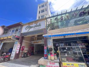 Pasar raya atau kedai lain di hotel atau berdekatan
