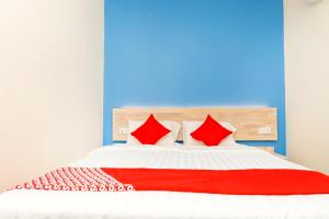 a bedroom with a bed with red pillows at OYO 778 Bmw 2 Hotel in Muar +47 photos
