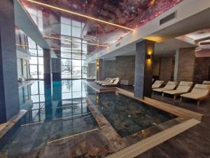 a room with a pool in the middle of a building at RELAX RESIDENS-kopaonik in Kopaonik
