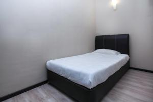 Postel nebo postele na pokoji v ubytování SPOT ON 89838 Lm Residence + 19 fotografií
