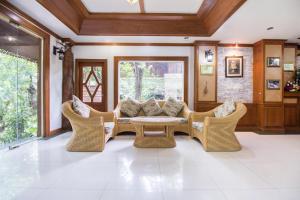 Posezení v ubytování Piyapruk Resort + 37 fotografií