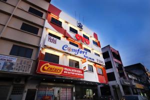 a building with signs on the side of it at Super OYO 473 Comfort Hotel 2 in Klang