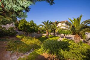 Vonkajšia záhrada v ubytovaní Messinian Blue Seaside Villa