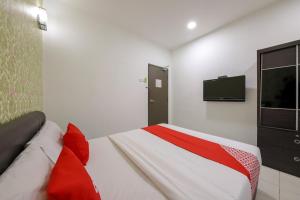 TV a/nebo společenská místnost v ubytování OYO 89497 Dream Nur Hotel