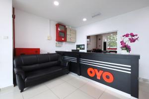 TV a/nebo společenská místnost v ubytování OYO 89497 Dream Nur Hotel