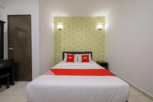 Postel nebo postele na pokoji v ubytování OYO 89497 Dream Nur Hotel