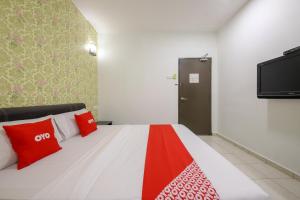 Postel nebo postele na pokoji v ubytování OYO 89497 Dream Nur Hotel