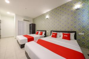 Postel nebo postele na pokoji v ubytování OYO 89497 Dream Nur Hotel