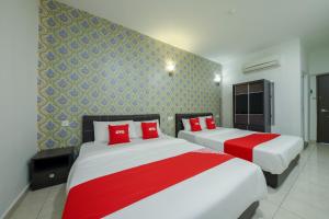Postel nebo postele na pokoji v ubytování OYO 89497 Dream Nur Hotel