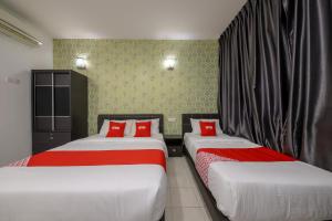 Postel nebo postele na pokoji v ubytování OYO 89497 Dream Nur Hotel